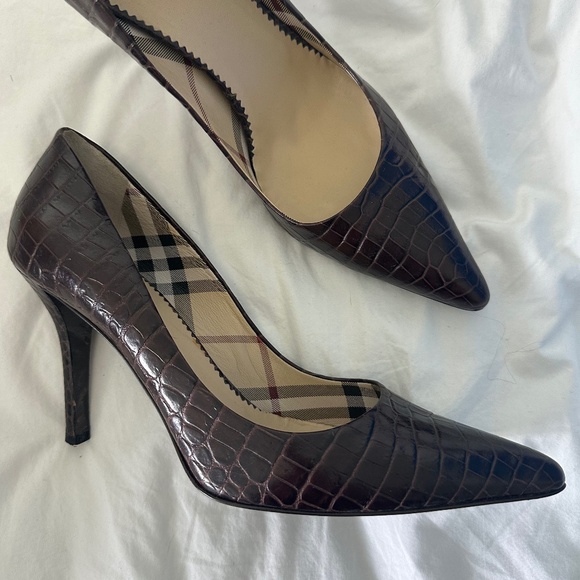 BURBERRY Brown Croc Leather Pumps SZ 41 - Picture 1 of 2